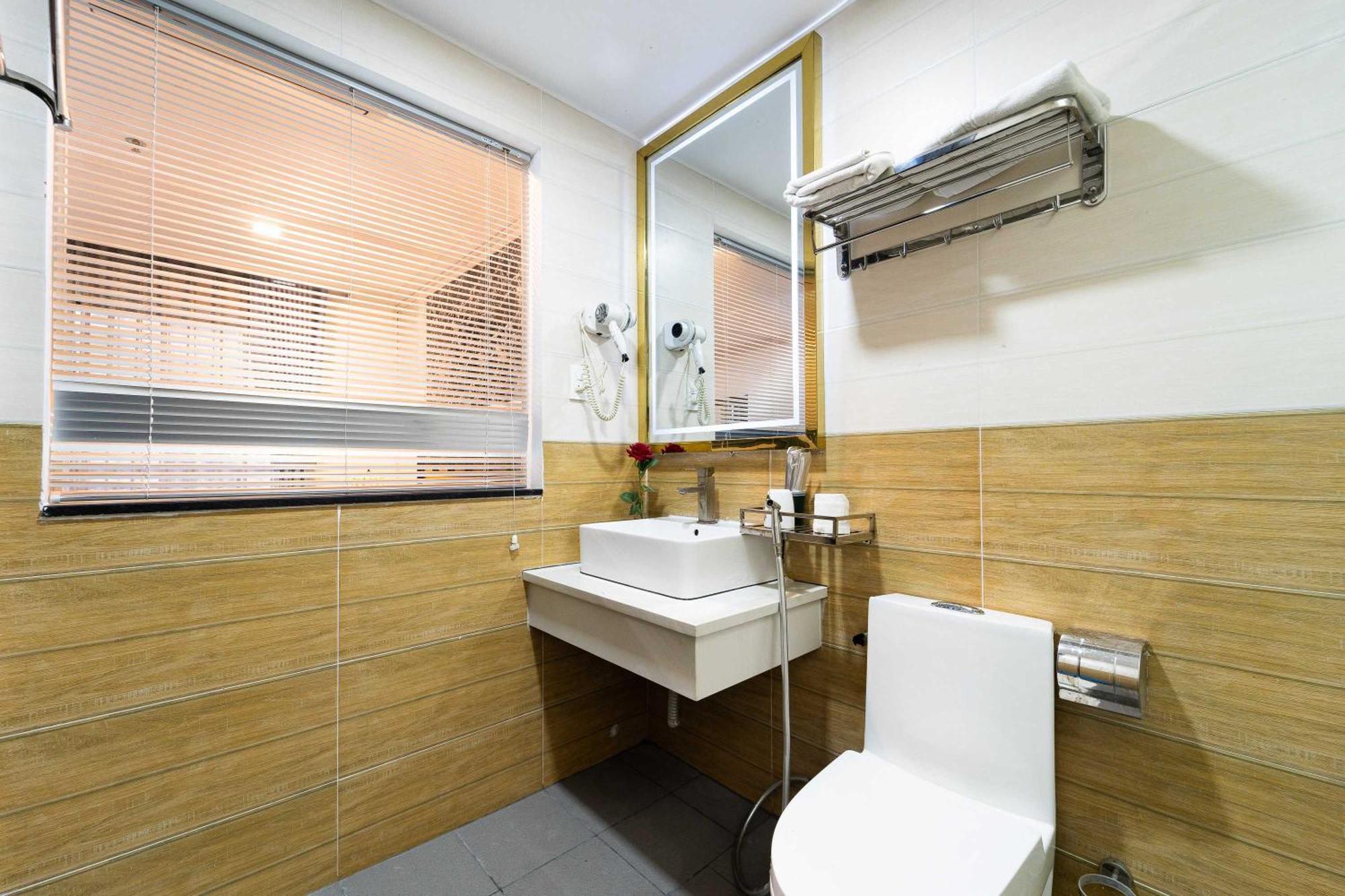 Collection O Havana Airport Hotel Ho Chi Minh City Bagian luar foto