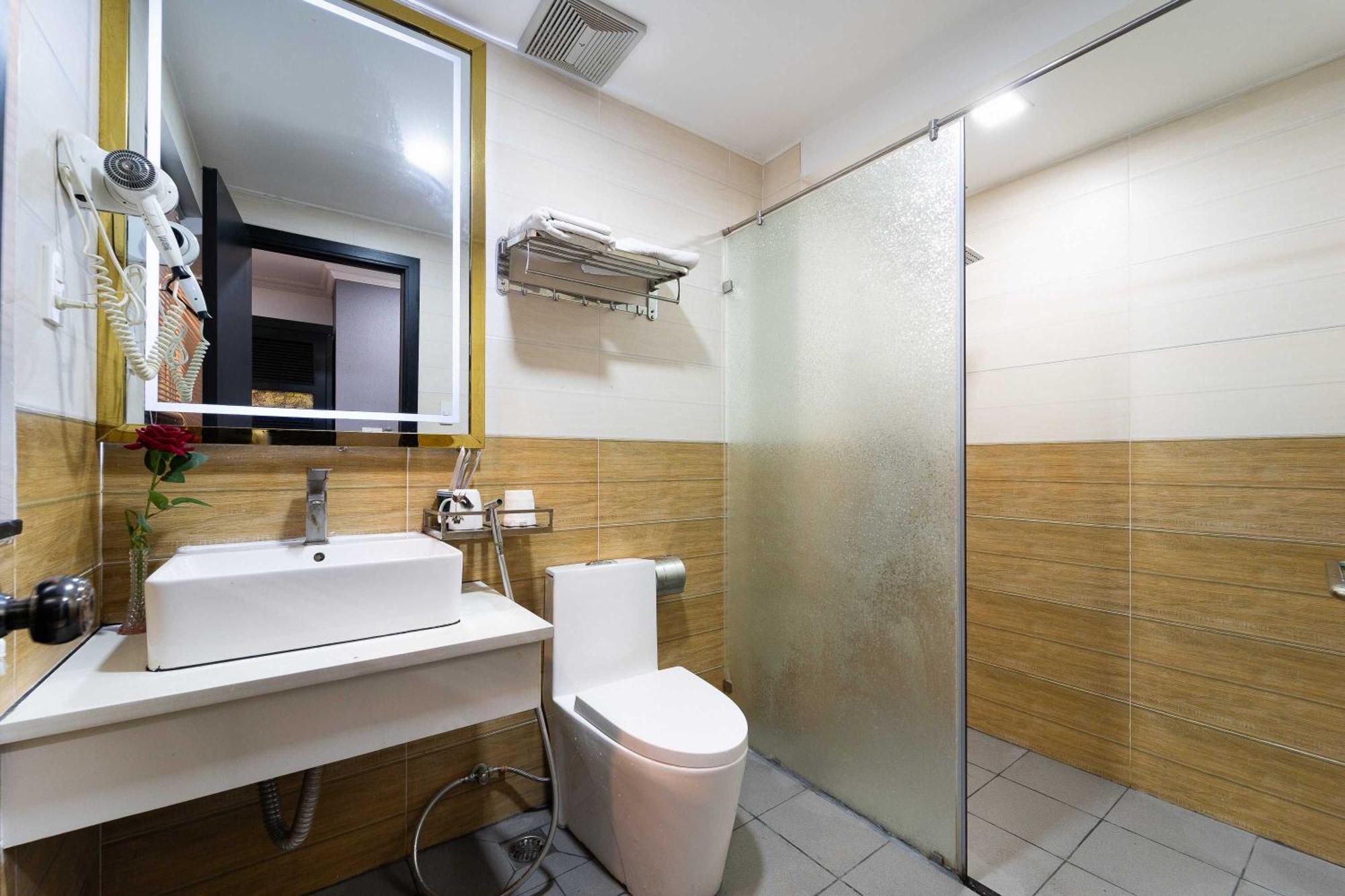 Collection O Havana Airport Hotel Ho Chi Minh City Bagian luar foto